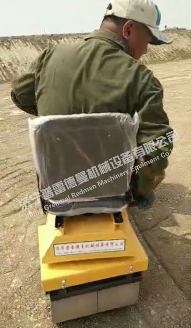 座駕式壓路機(jī)