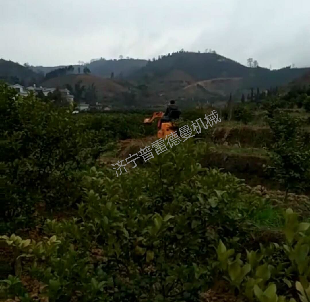 農(nóng)用挖掘機(jī)